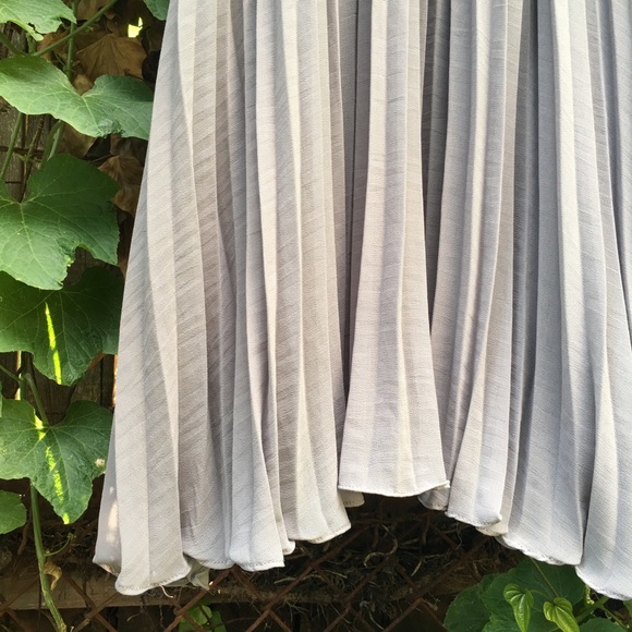 Paraella | Pleated Flapper Dress - Picture 6 of 7